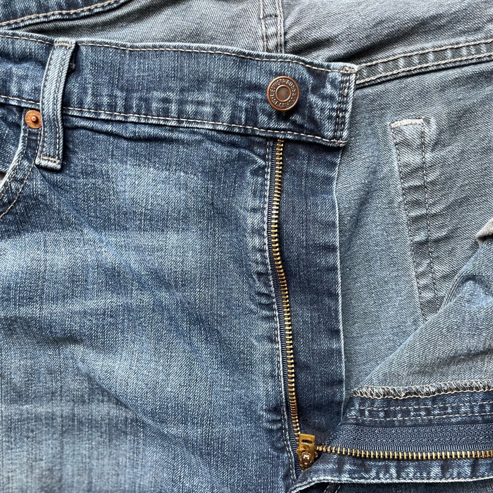 Levi’s 550 Relaxed Fit Jeans W42 L30 Distressed Blue - Picture 6 of 7